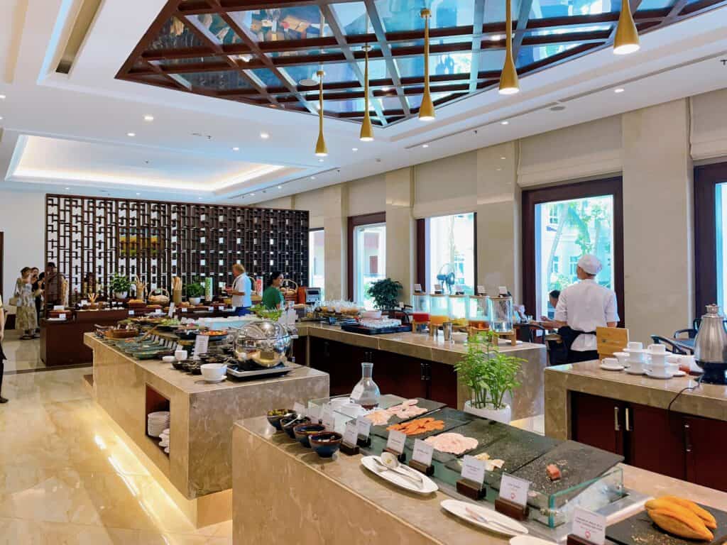 朝食会場の様子