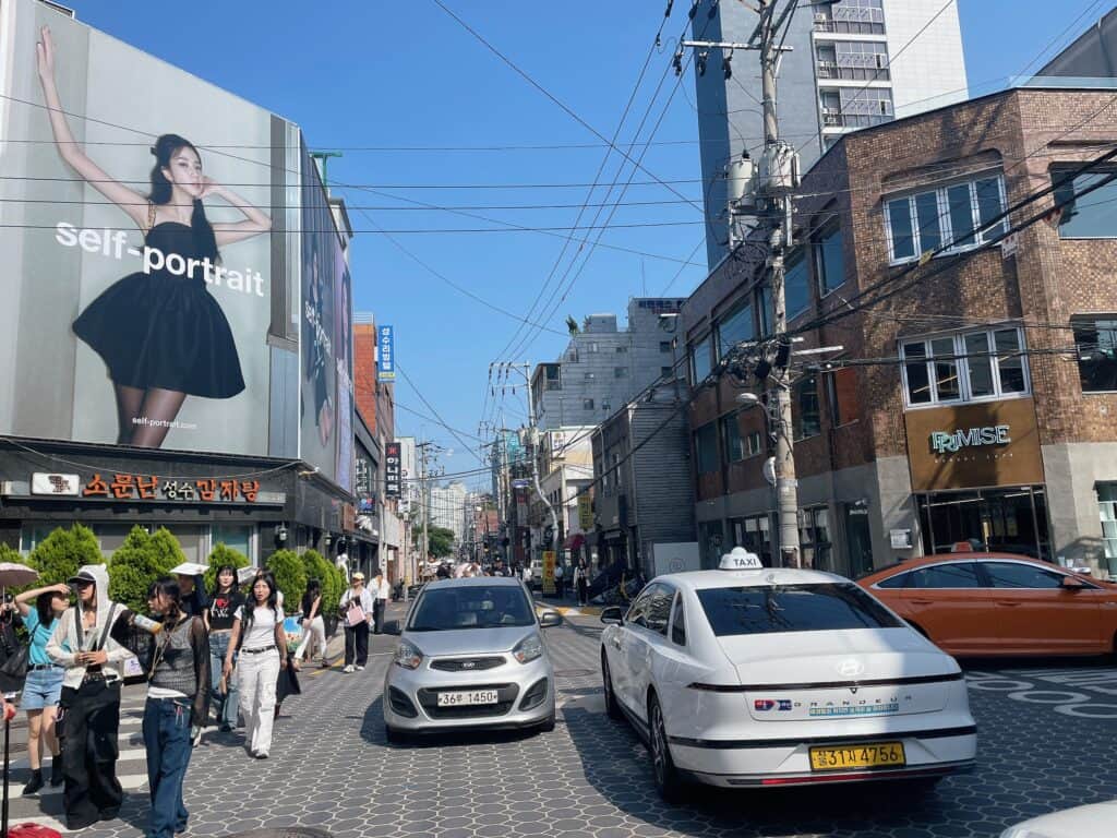 ソウル市内のソンスドンの様子