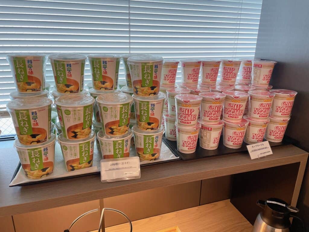 カップヌードル、カップ味噌汁