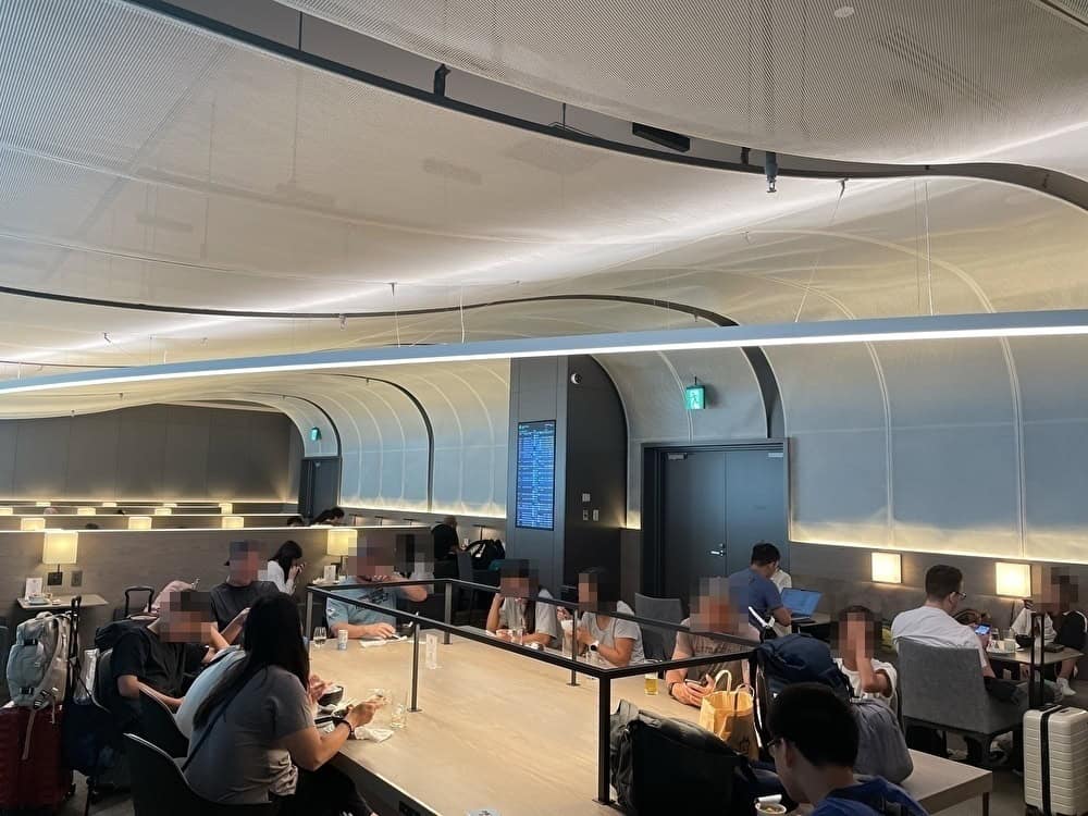 別角度から撮影したSky Lounge South内の様子