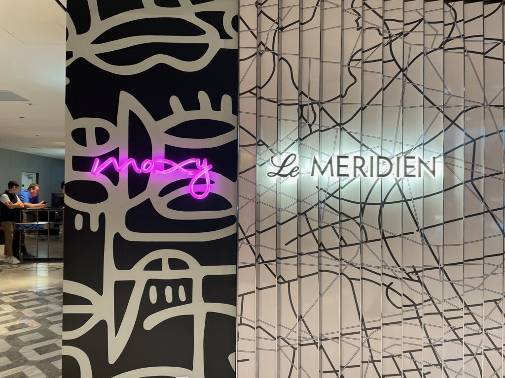 ルメリディアンの看板