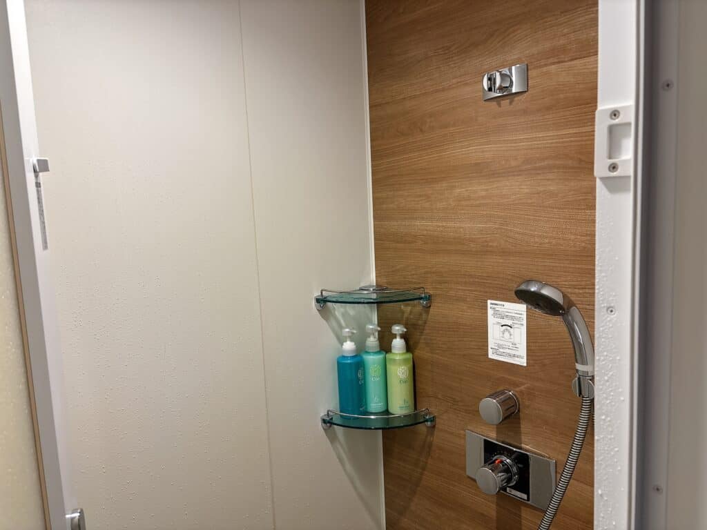 シャワールーム内の様子