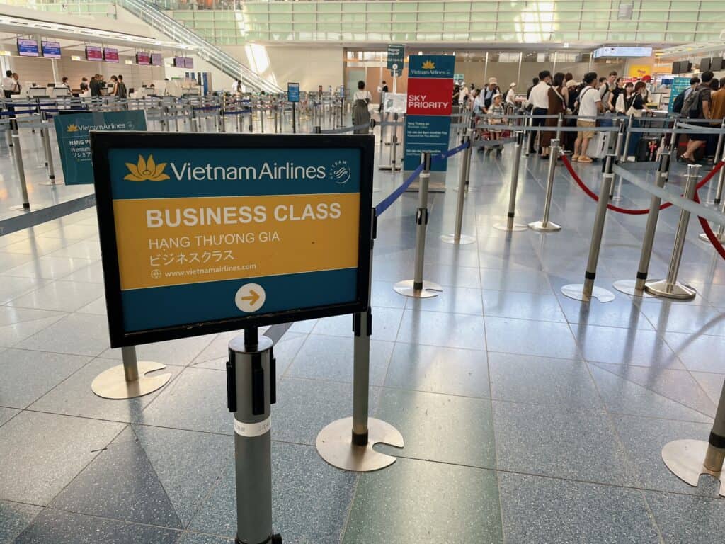 ビジネスクラスのチェックインカウンター
