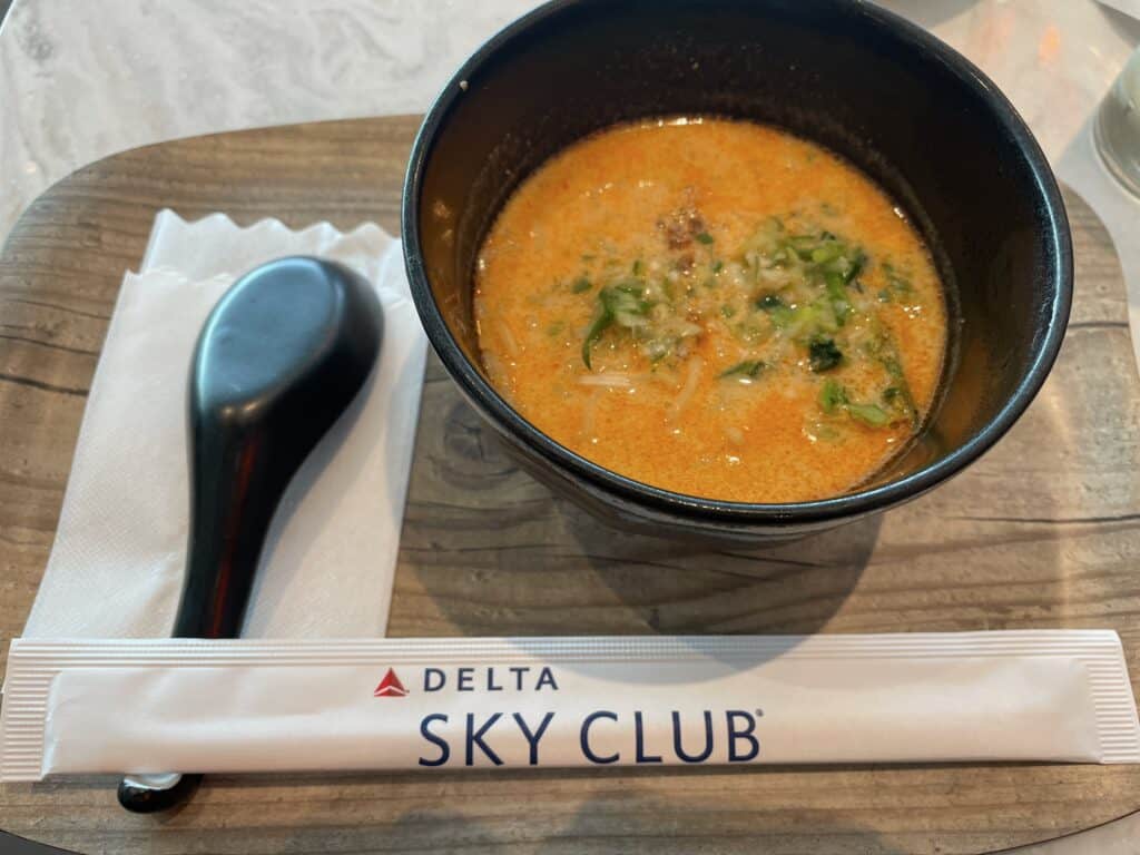 ヌードルステーションで注文できる担々麺