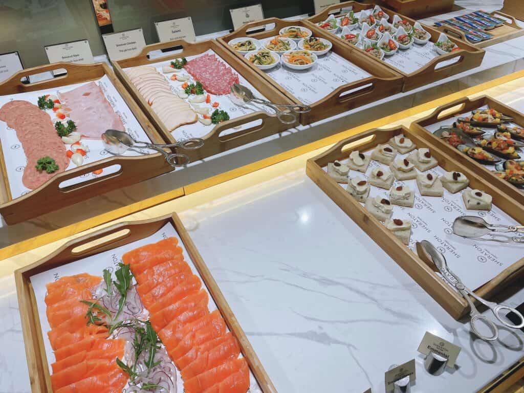 ハム、チーズ、スモークドサーモン