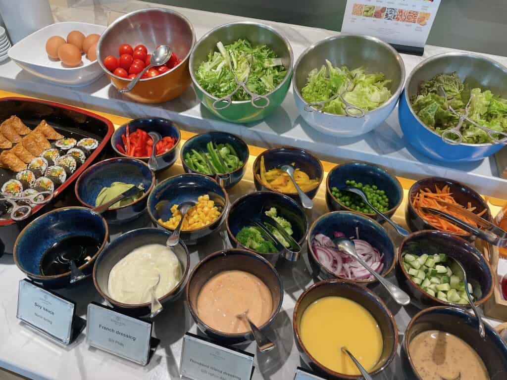 サラダコーナー