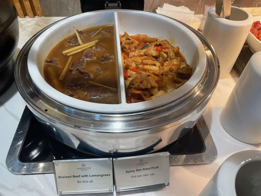 レモングラスで似た独特の牛煮込み料理と豚肉のピリ辛炒め