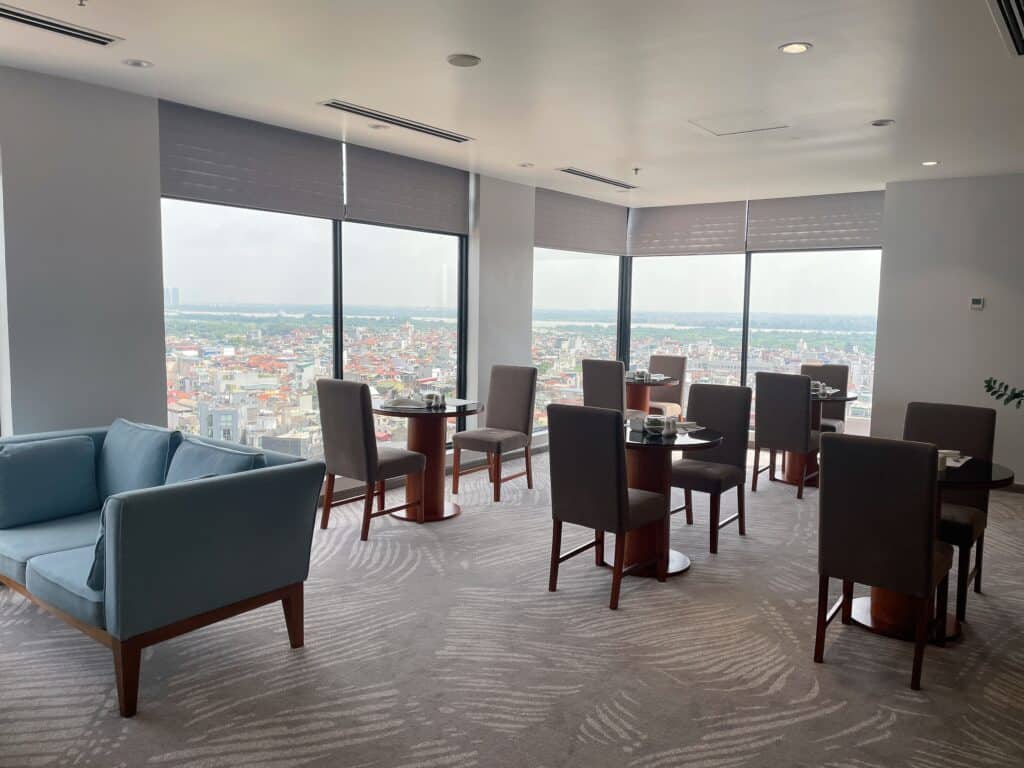 別角度から撮影したラウンジ内の様子