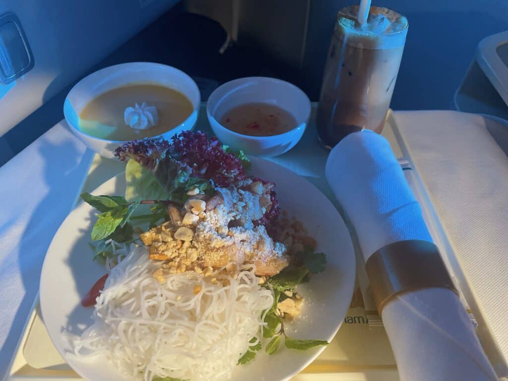 ハノイ→ダナンのビジネスクラスで提供される機内食