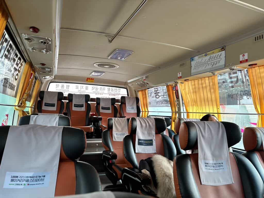 空港リムジンバスの車内