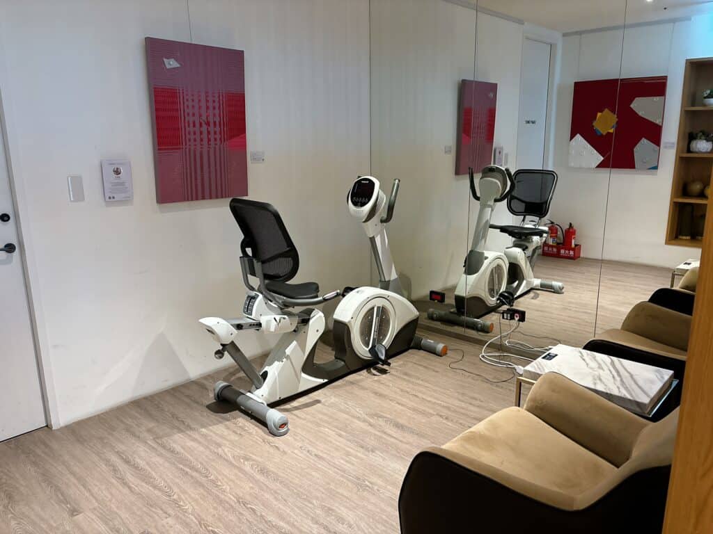 Oriental Club Loungeのランニングマシーン