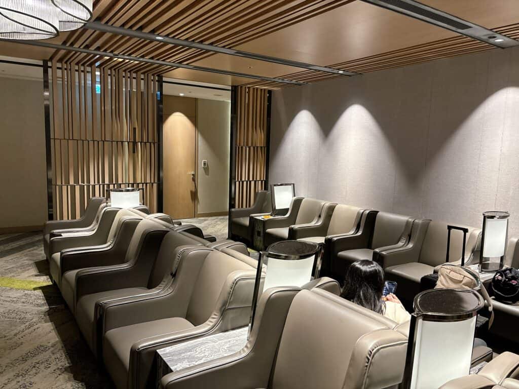 Plaza Premium Loungeのソファ席