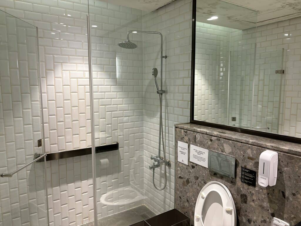 シャワールーム