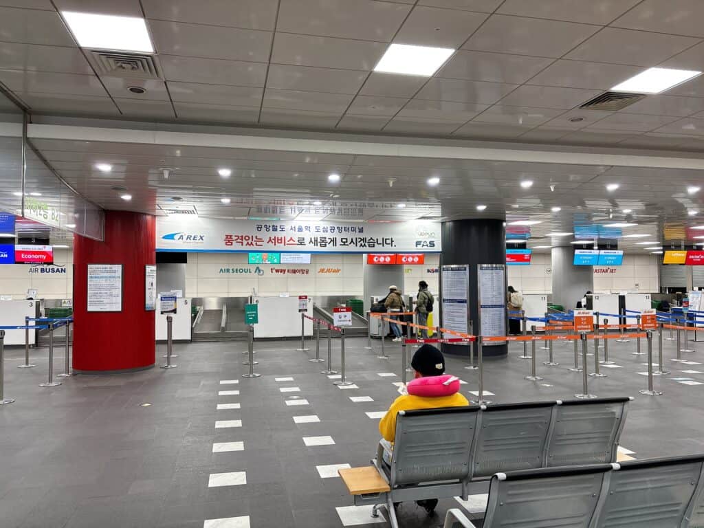 チェックインカウンター