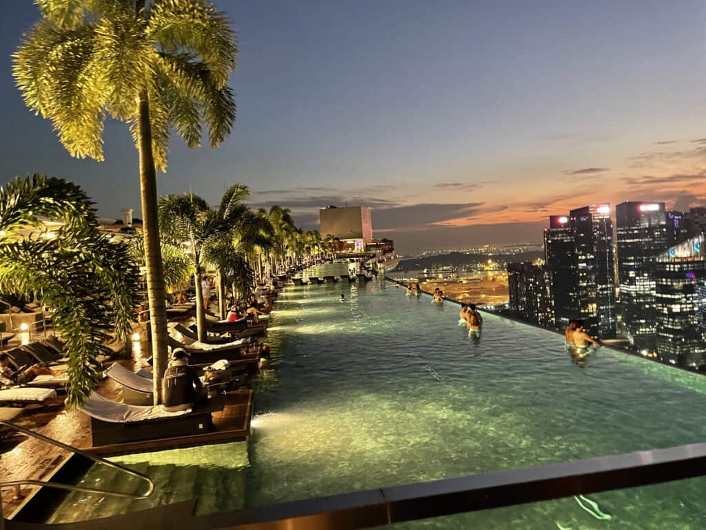 マリーナベイサンズのインフィニティプール