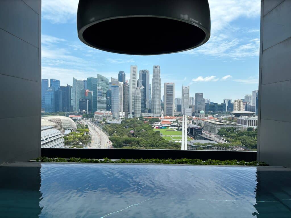 JWマリオット・ホテル・シンガポール・サウスビーチのプールエリア