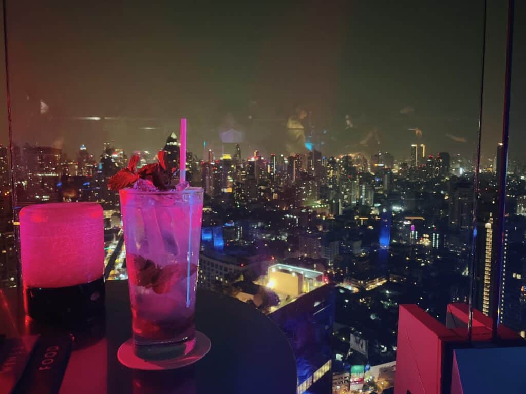 ルーフトップバーのオクターブ