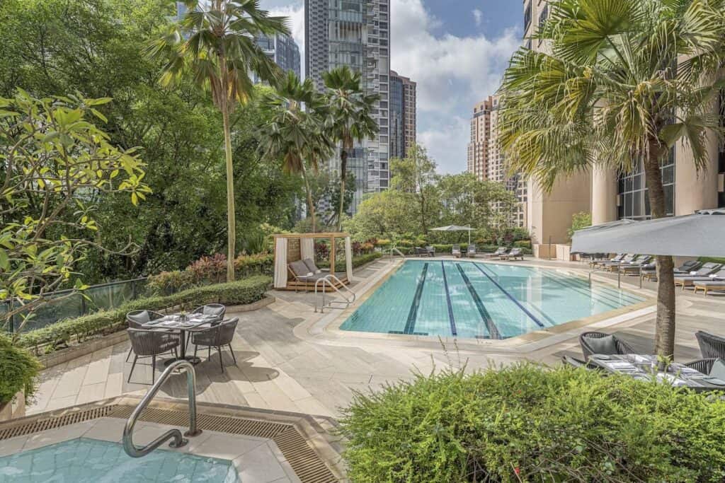 フォーシーズンズホテル シンガポールのプールエリア