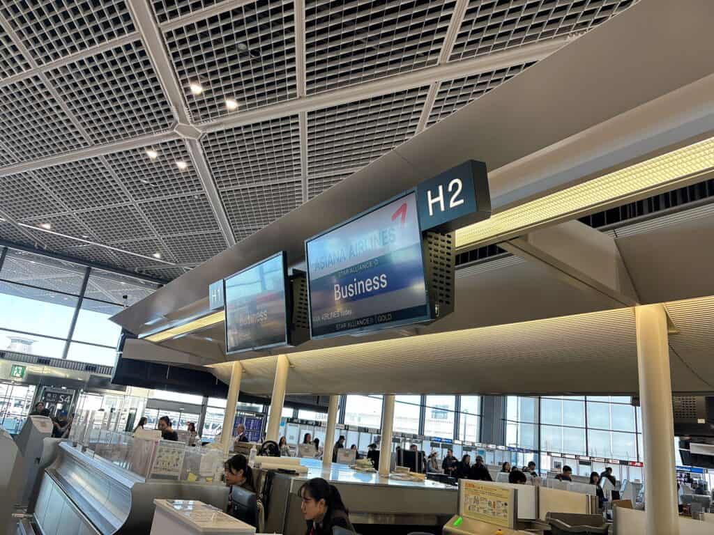 アシアナ航空ビジネスクラスチェックインカウンター