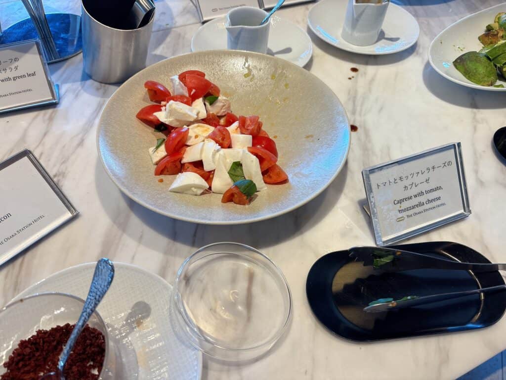 トマトとモッツァレラチーズのカプレーゼ