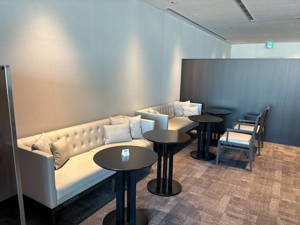 ロングソファ席