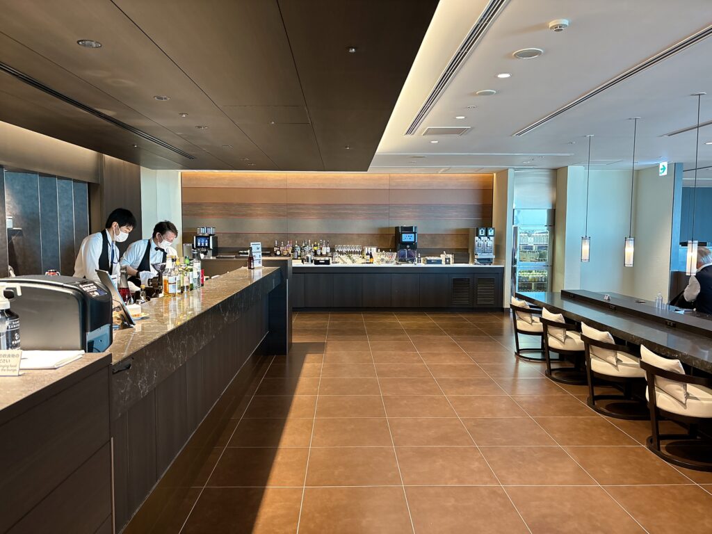 JAL's SALONのバーエリア