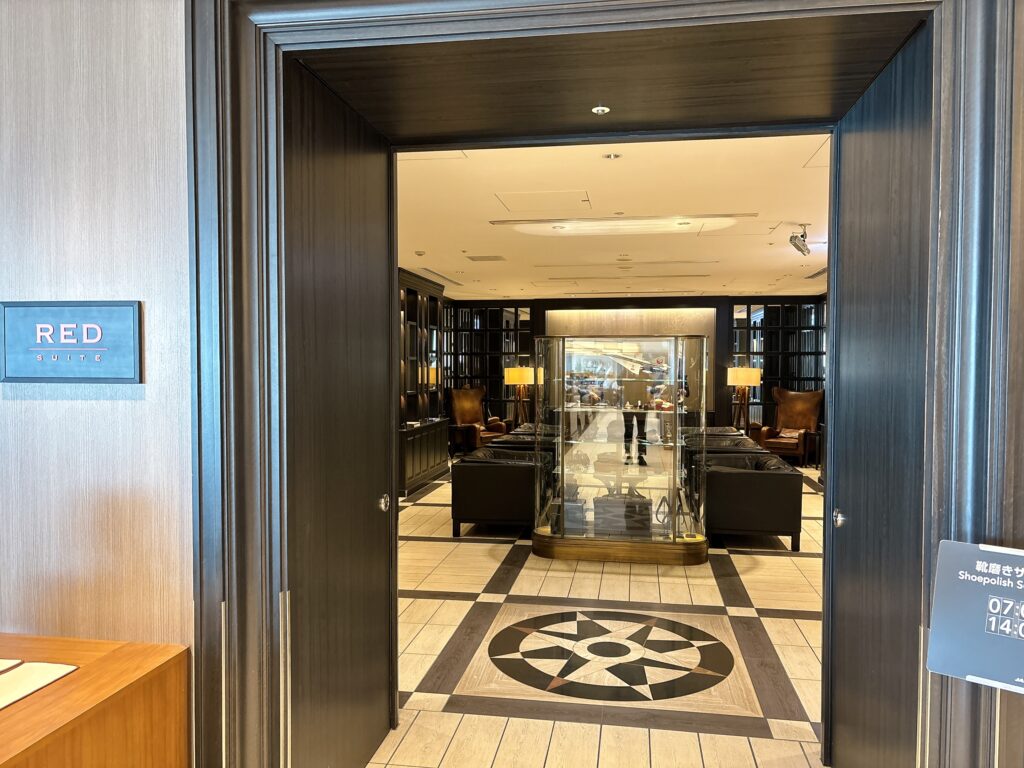 RED SUITEの入り口