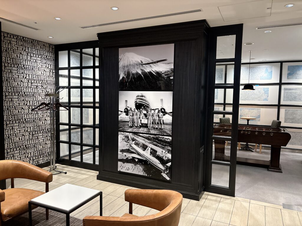 別角度から撮影したRED SUITE内の様子