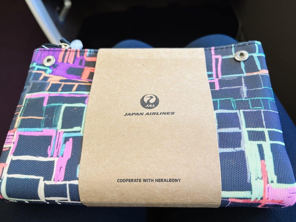 JALファーストクラスのポーチ