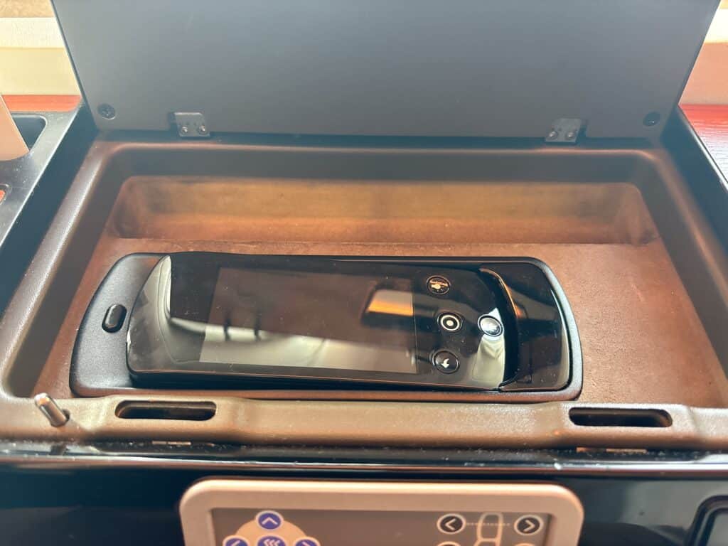 JAL SUITEのタッチパネル