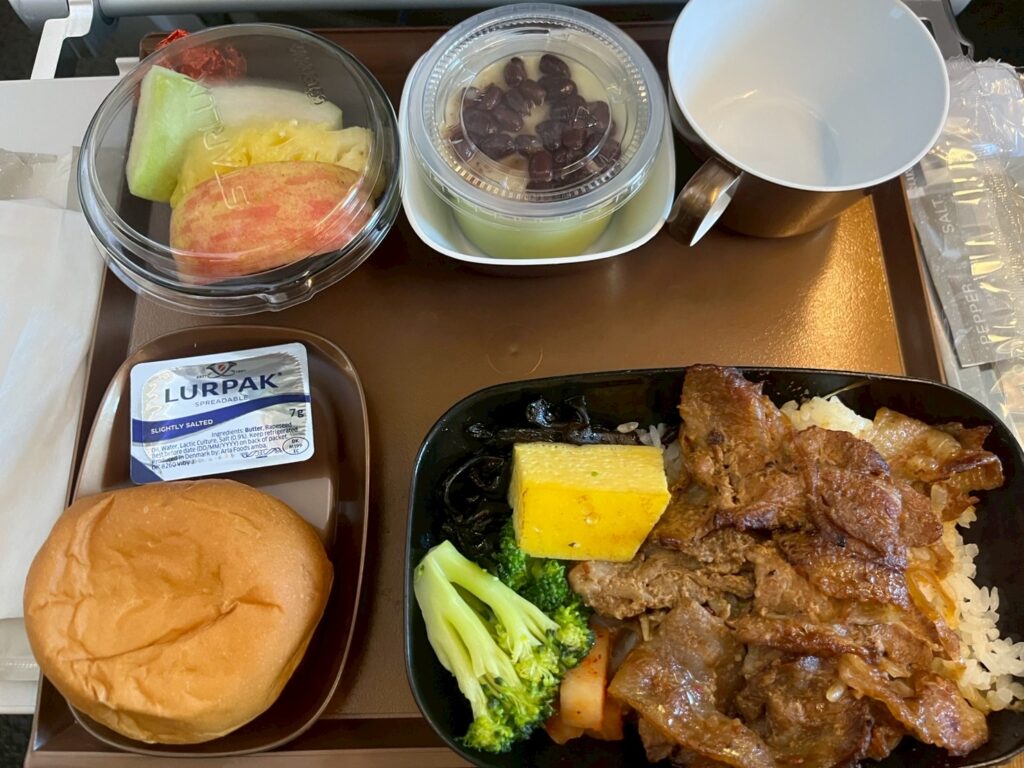 スターラックス航空エコノミークラスの機内食