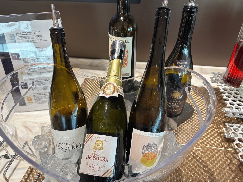 白ワインとシャンパーニュコーナー