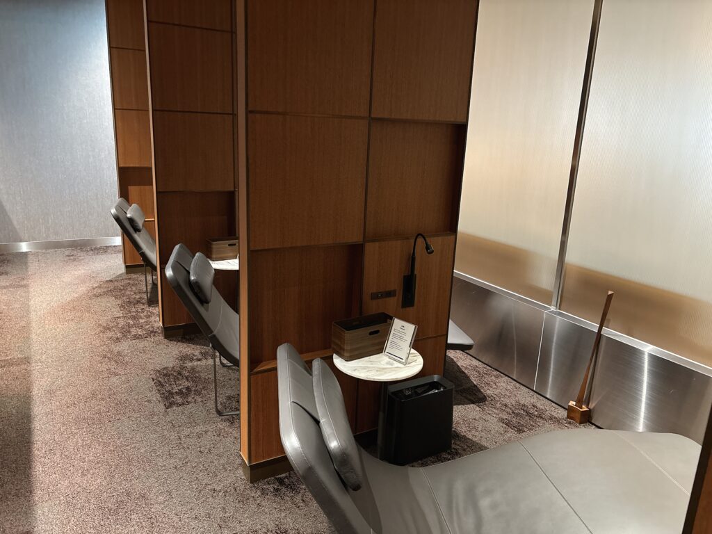 別角度から撮影した仮眠エリア