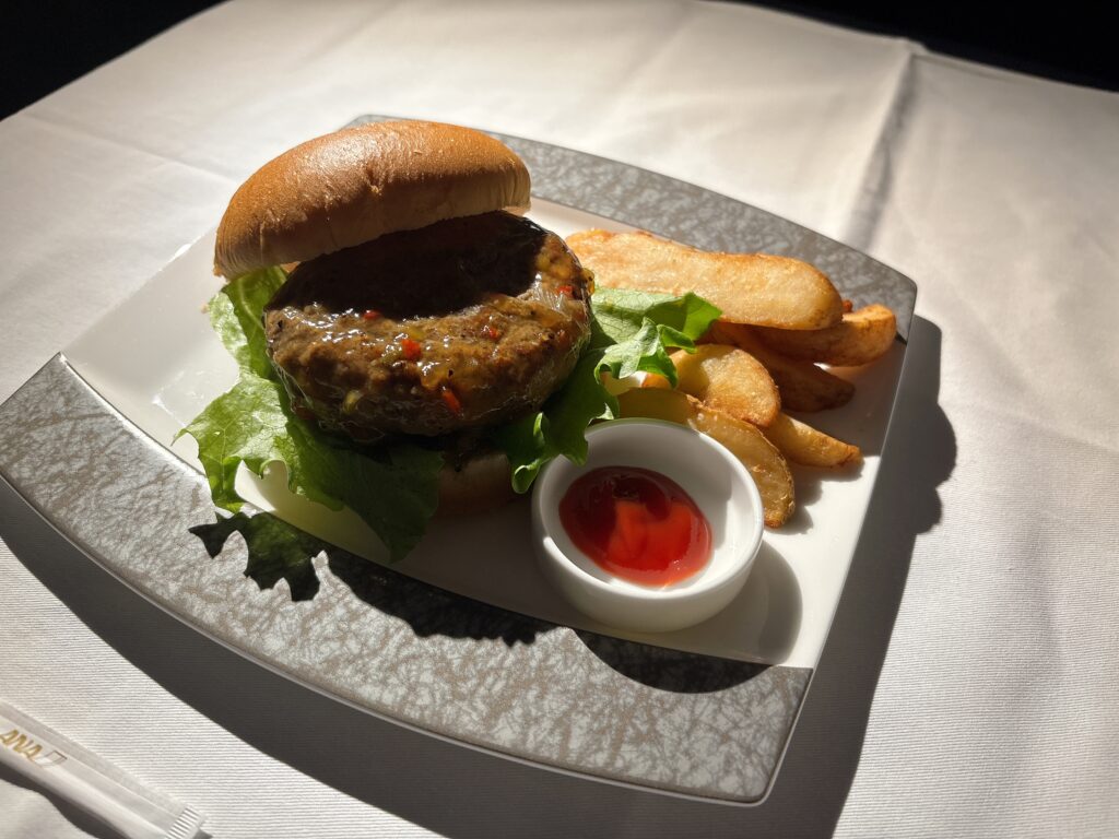 ビーフハンバーガー 黒胡椒ソース