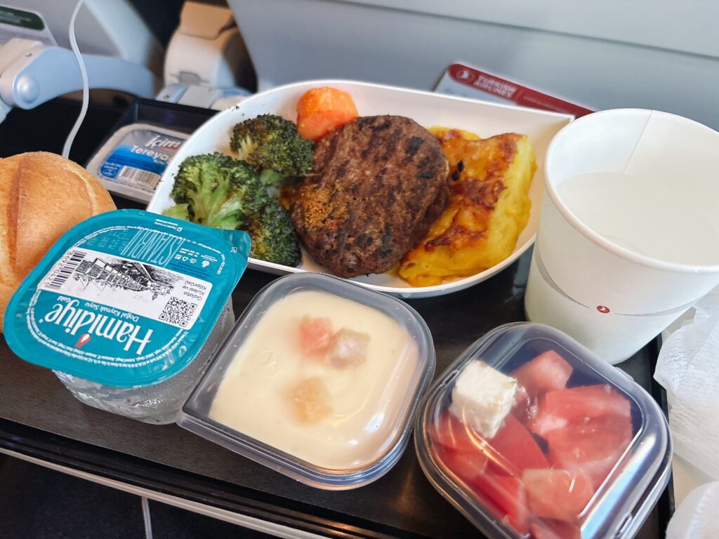 ロンドン→イスタンブール線で提供された機内食