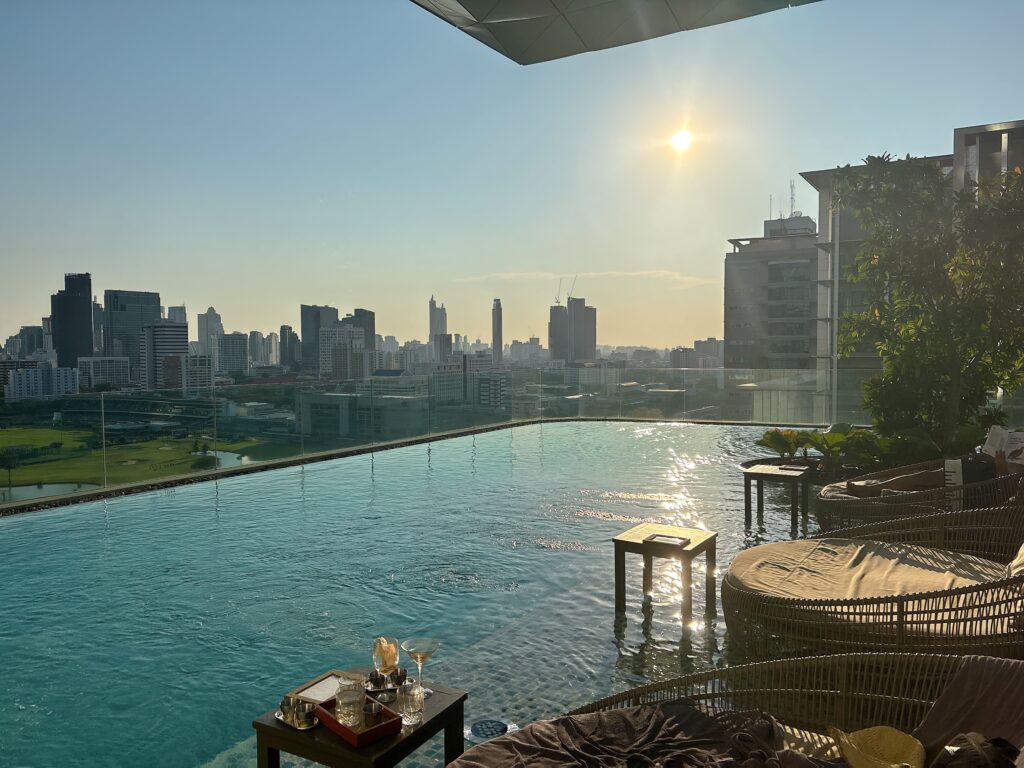 ウォルドーフアストリアバンコクのインフィニティプール