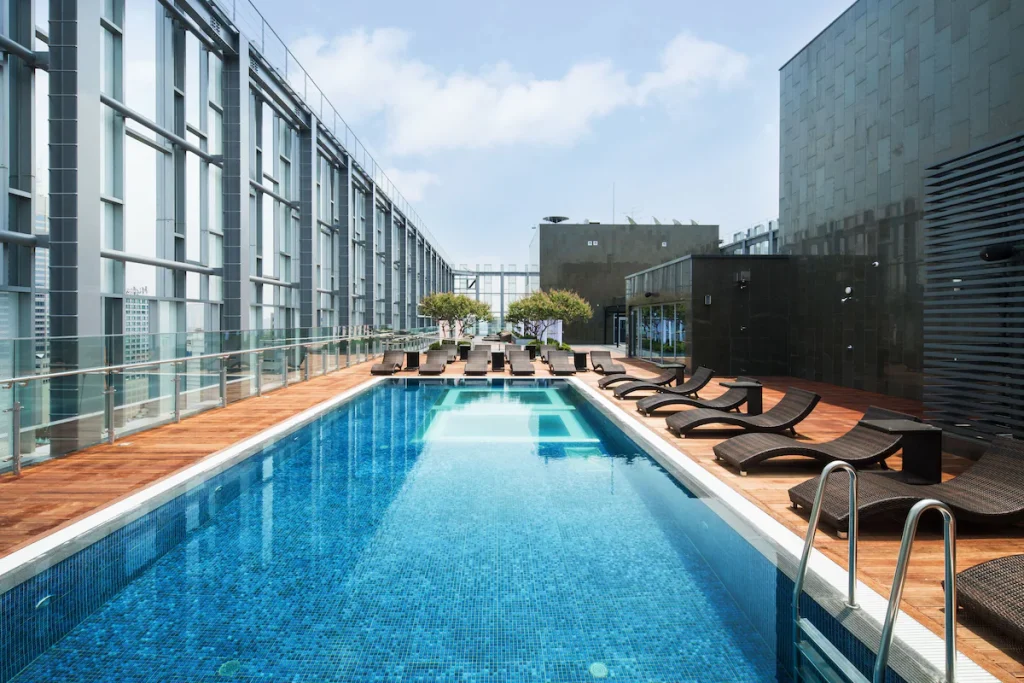 ノボテル アンバサダー ソウル トンデムンの屋外プール