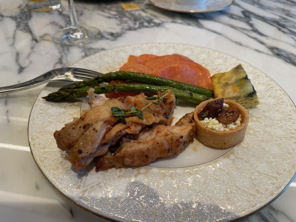 クラブラウンジのカクテルタイムの軽食