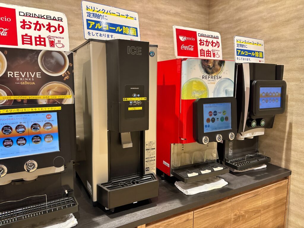 空港ラウンジのドリンクバー