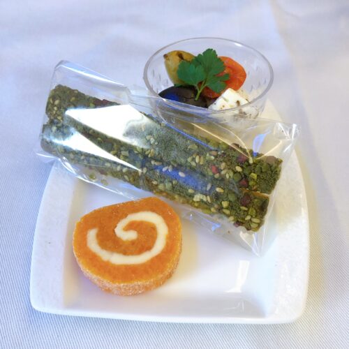 抹茶とアーモンドのパイスティック、杏とバターのロールケーキ