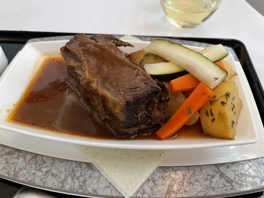 ビーフブレゼのデミグラスソース添え