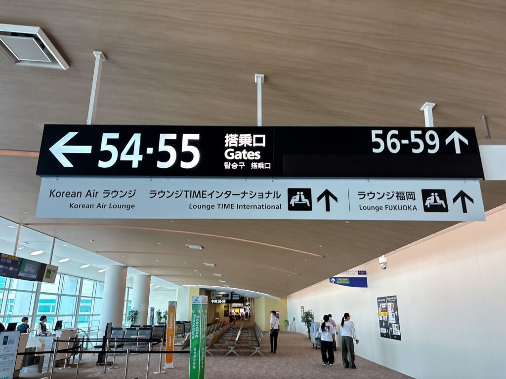 別角度から撮影した福岡空港搭乗ゲート