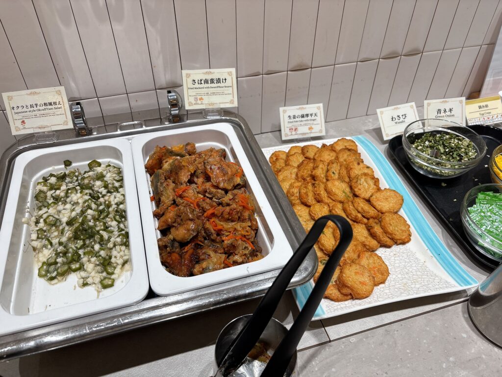 おくらと長芋の和風和え、さばの南蛮付け、生姜のさつま芋天