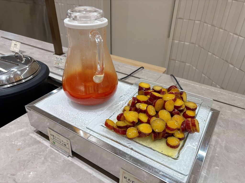 冷製トマトスープにさつまいもの甘露煮