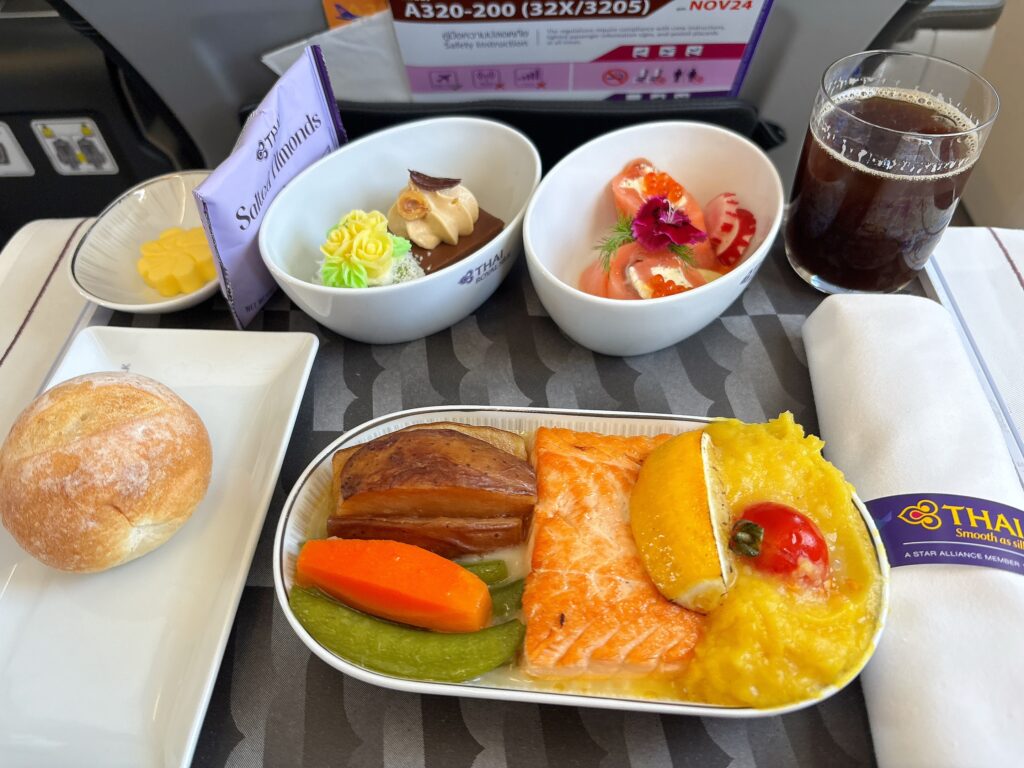 ホーチミン・タンソンニャット国際空港→バンコク路線のビジネスクラス機内食