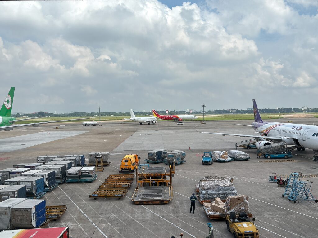 ホーチミンタンソンニャット国際空港