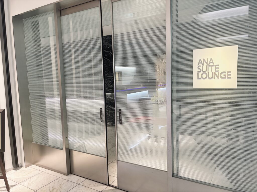成田空港ANAスイートラウンジの入り口