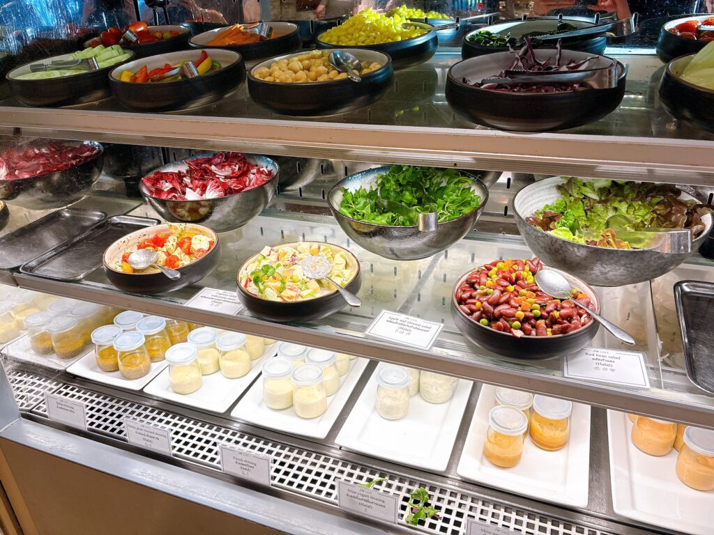 サラダコーナー