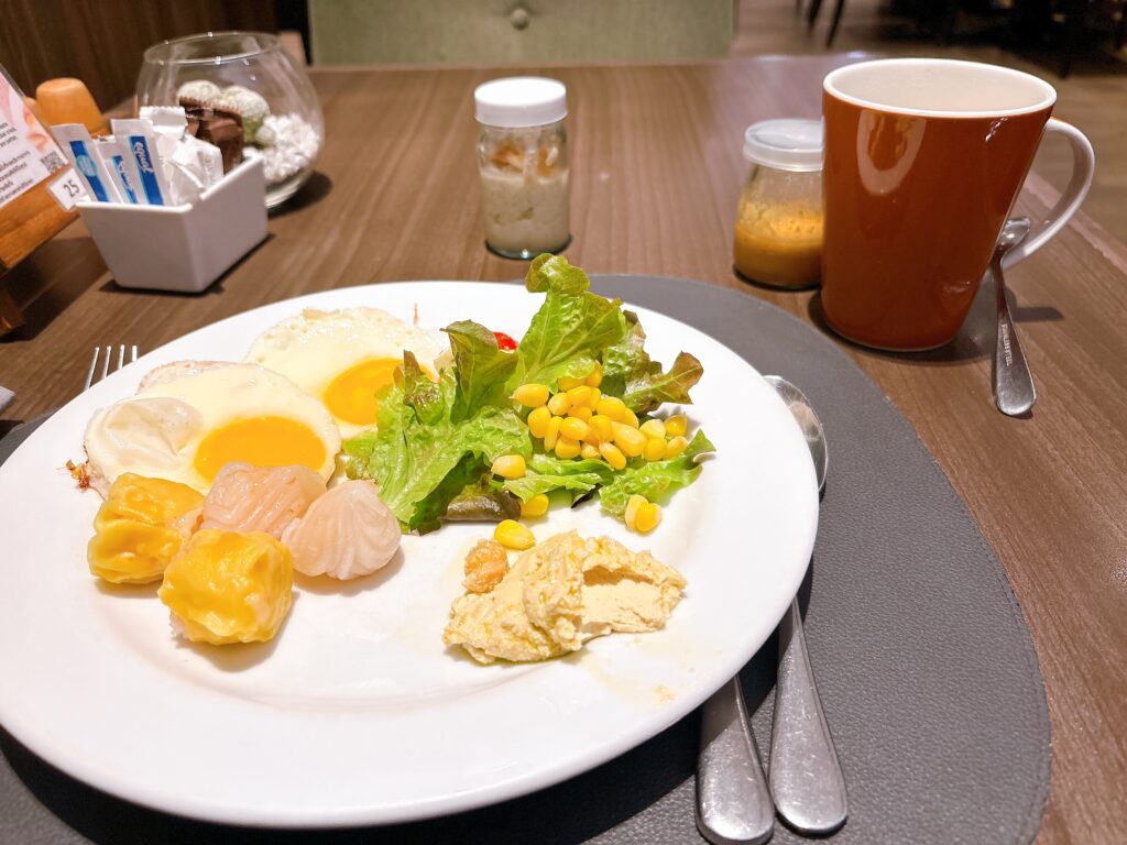 ビュッフェ台からピックアップしてきたメニュー