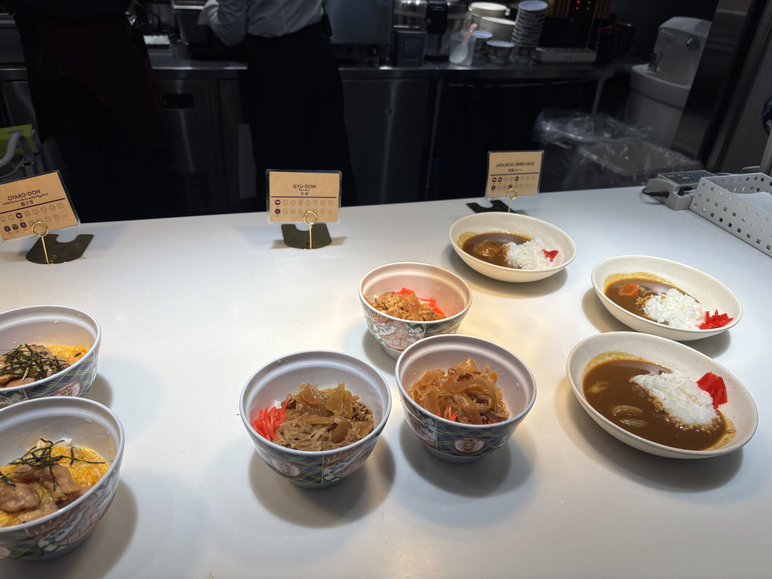 IASSSuperiorLounge希和(NOA)で提供されている牛丼・親子丼・カレーライス